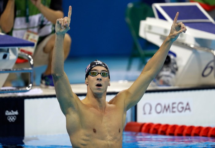 Relay tokyo swimming medal swimmers freestyle meter cgtn aquatics celebrate